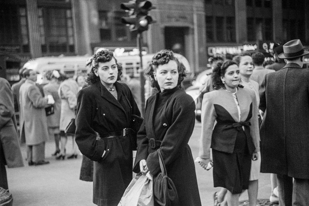 Ruth Orkin: „Frauen auf der Straße“, New York, 1948