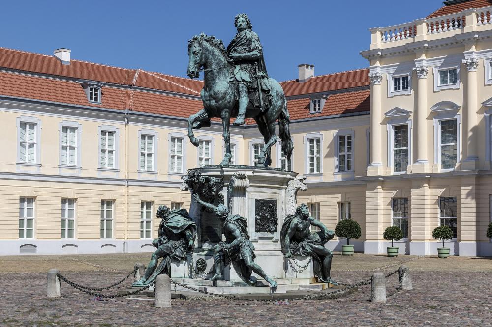 Schloss Charlottenburg, Reiterstandbild des großen Kurfürsten vor dem Schloss