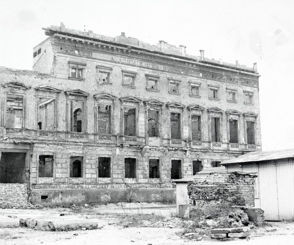 Ruine der Akademie der Künste am Pariser Platz, 1946